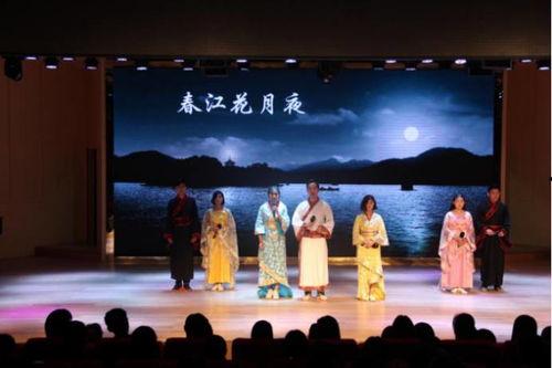 简单欧美诗歌朗诵视频,感受文字与韵律的交融