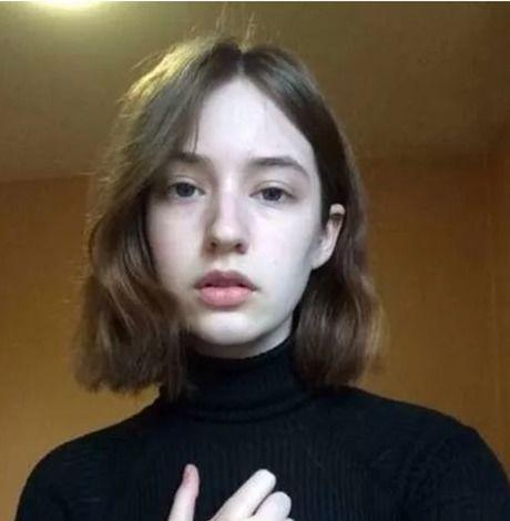 欧美雀斑女孩发型视频,展现独特魅力的发型选择