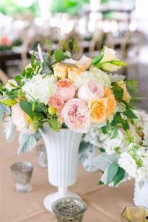 欧美结婚扔鲜花视频,浪漫鲜花抛洒，见证爱情永恒瞬间