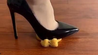 欧美高跟鞋踢视频