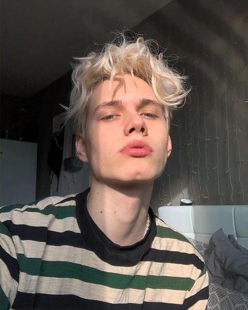 视频壁纸欧美帅气男孩,揭秘帅气男孩的时尚壁纸魅力