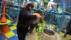 欧美小孩坐火车视频,欢乐时光捕捉瞬间